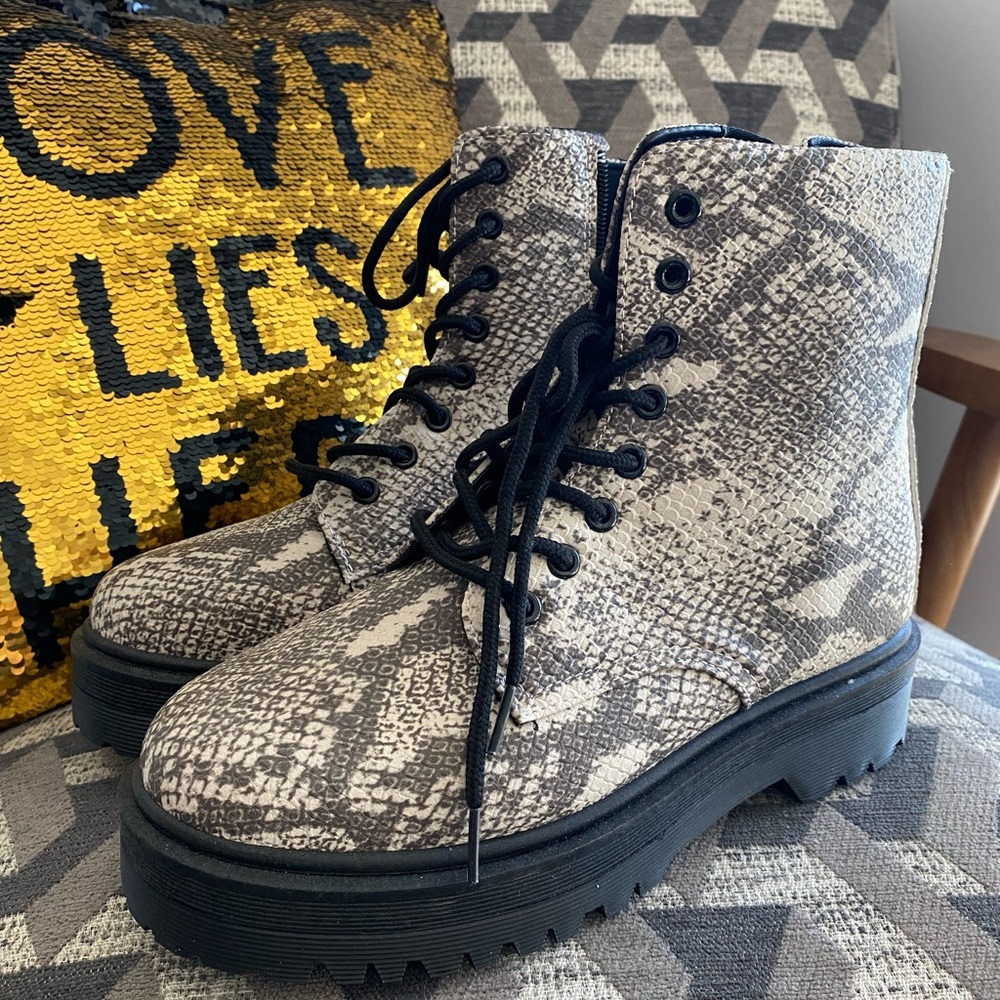 Combat boots